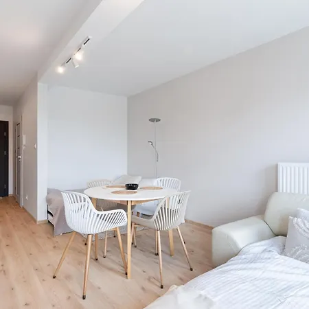 Daire Solidarnosci Modern Beige By Bookinghost